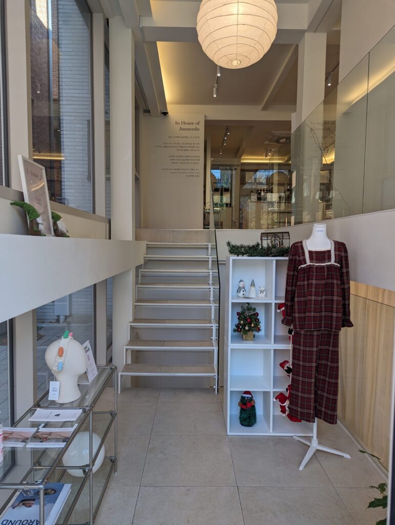 Juuneeduショールーム店内の様子