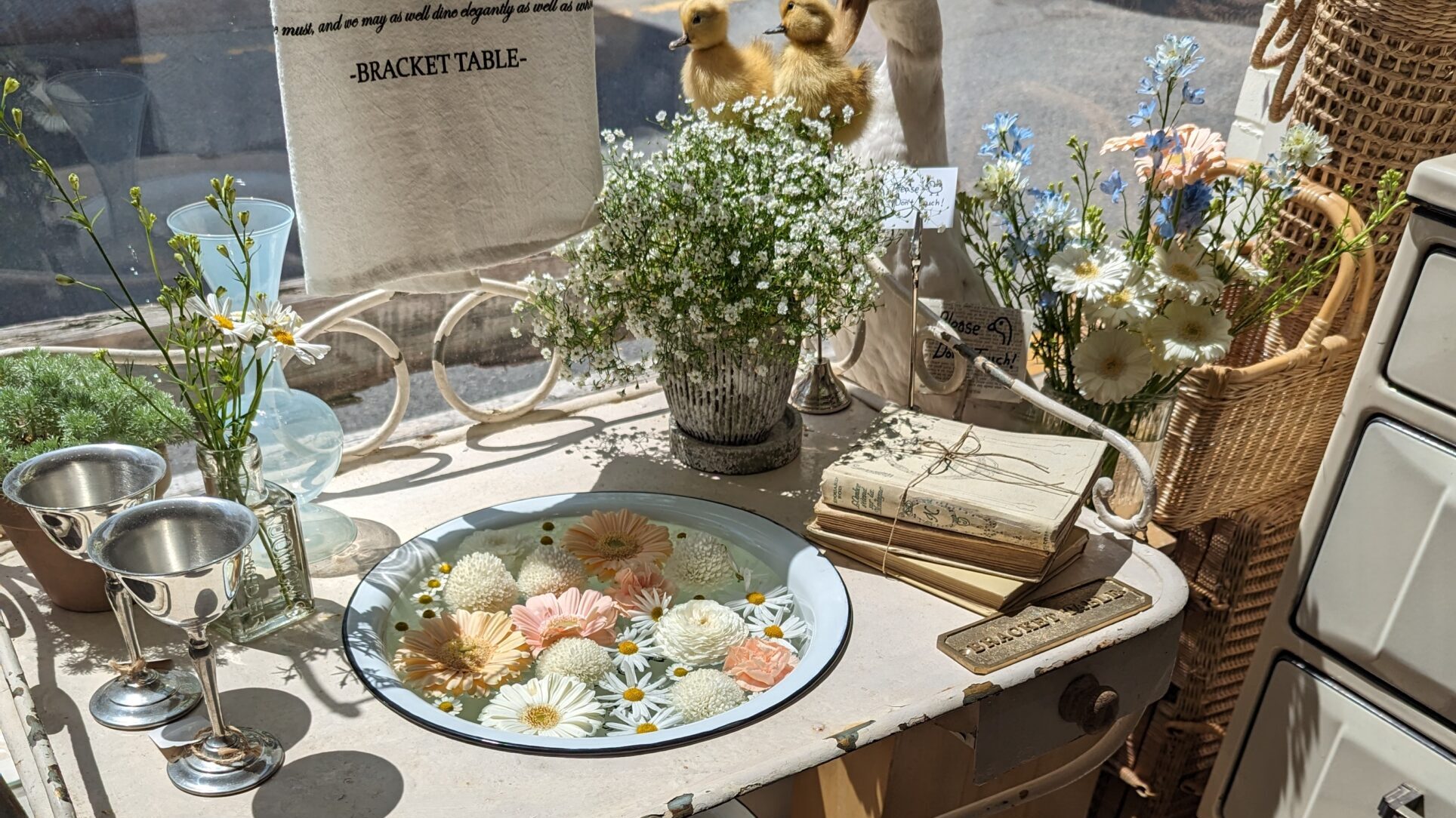 brackettableの店内