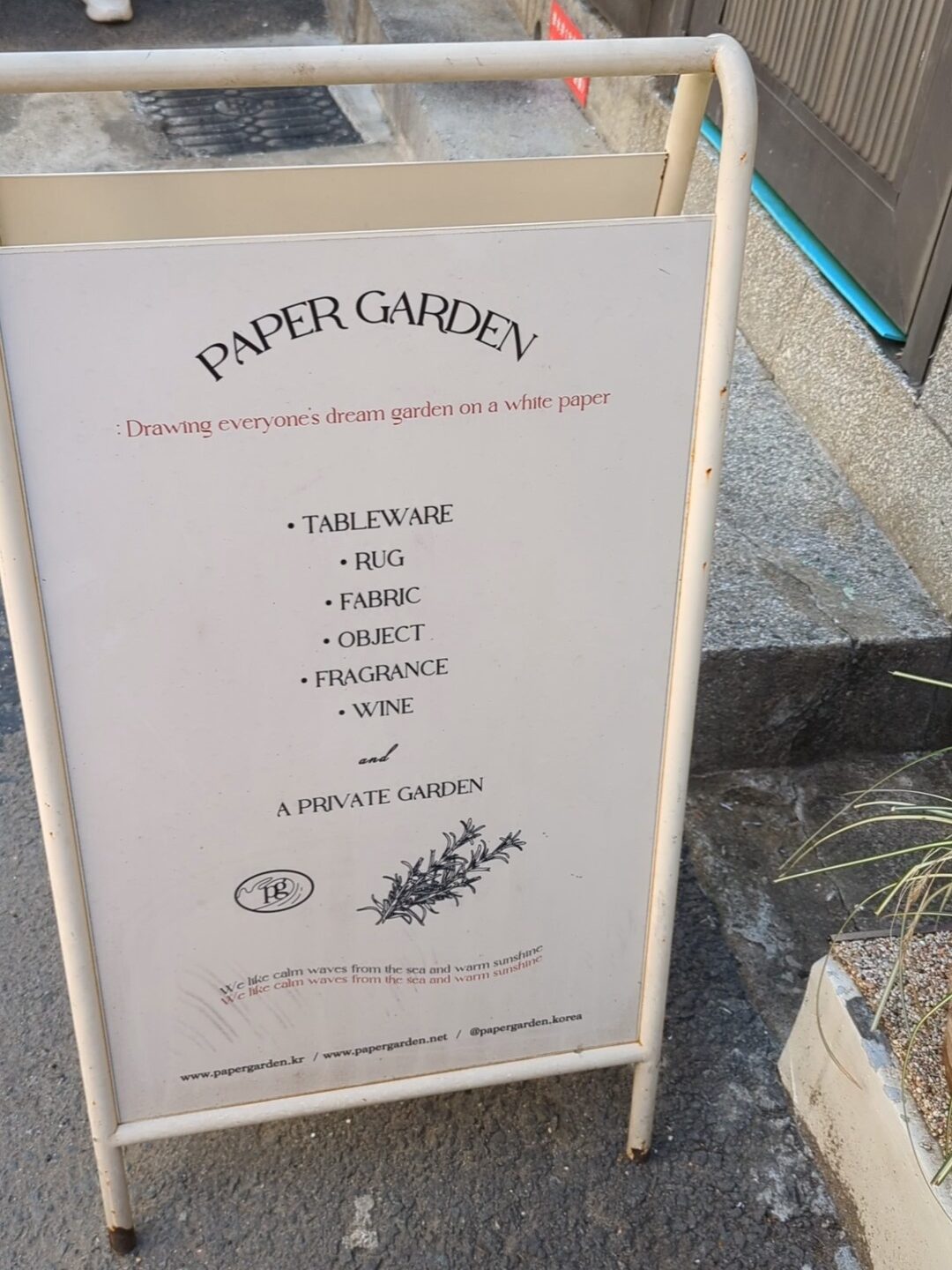 paperfaedenの外観可愛い看板