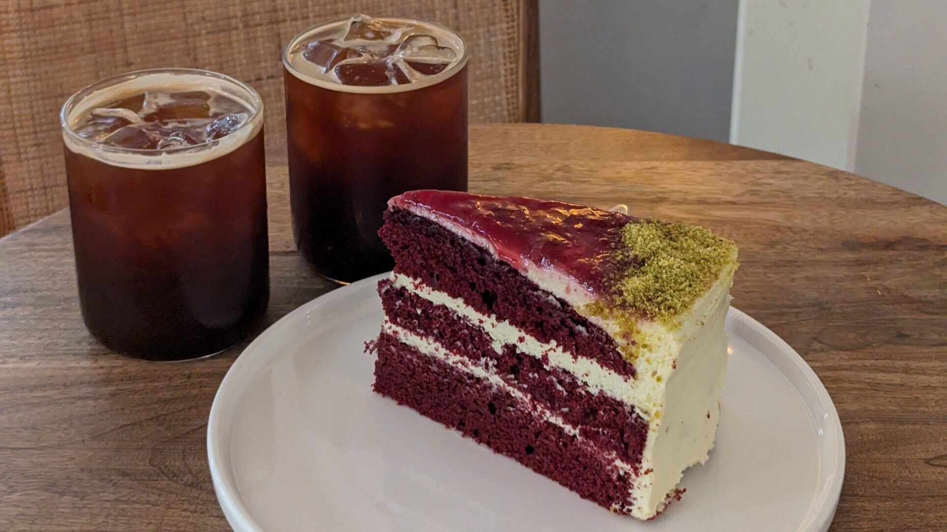 STATE BAKERYで食べたコーヒーとピスタチオベルベットケーキ