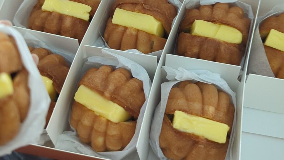 分厚いバターが挟まったくるみ饅頭